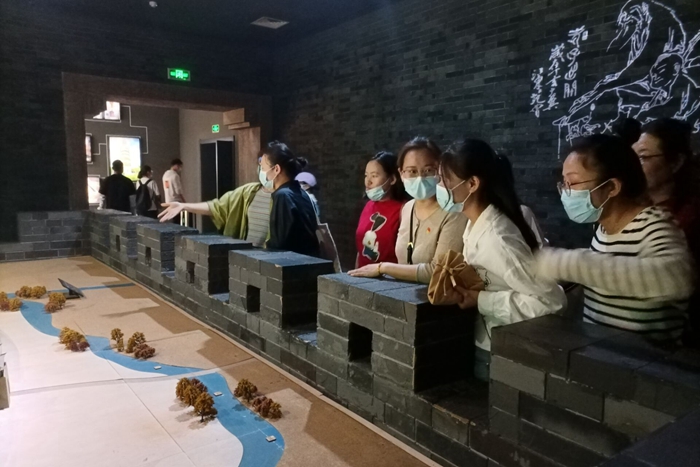 探尋城市記憶，堅(jiān)定文化自信——中文與傳媒系走進(jìn)亳州市城市展覽館開展主題黨日活動